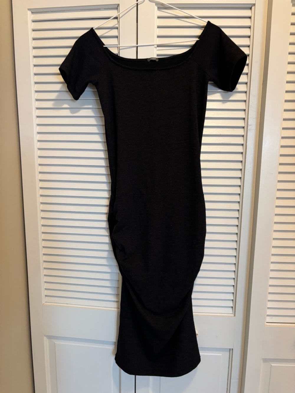 NWOT Monrow black/charcoal cap sleeve bodycon midi dress